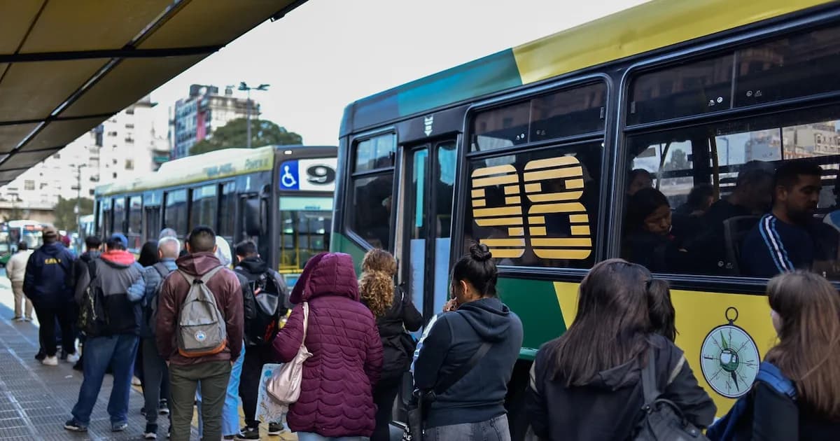 Colectivos del AMBA en peligro: empresas advierten sobre recortes por aumento del gasoil