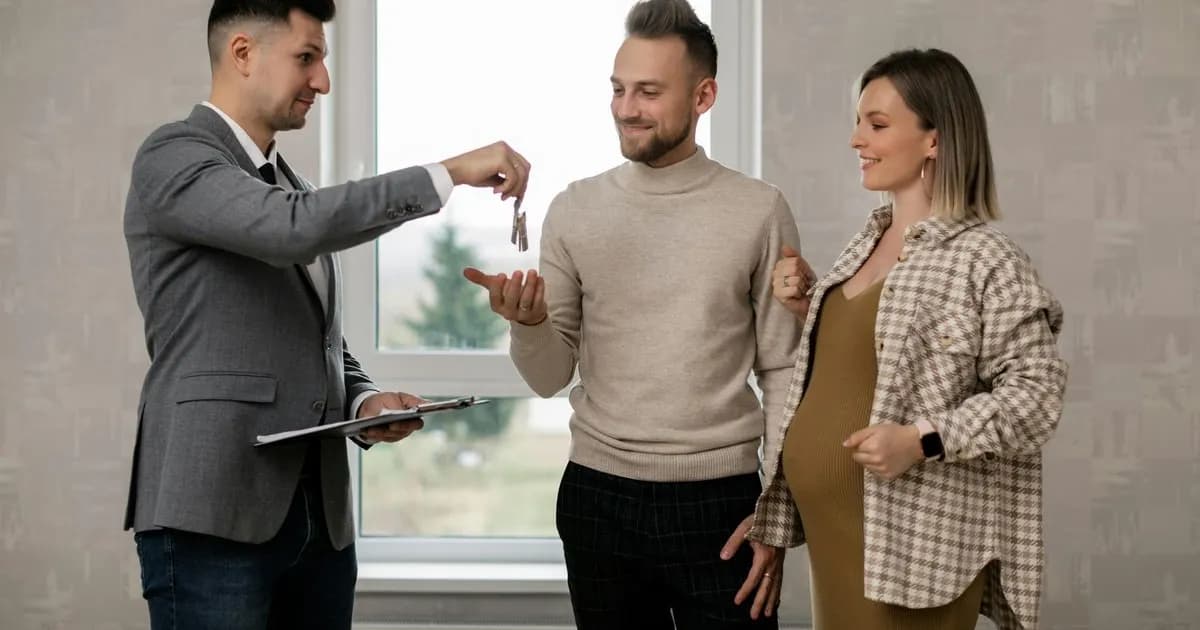 Sturzenegger impulsa un plan de desregulación para el mercado inmobiliario argentino