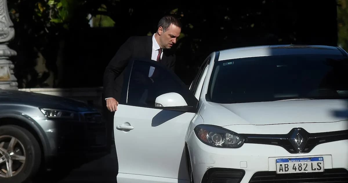 Manuel Adorni se prepara para su primera presentación ante Diputados