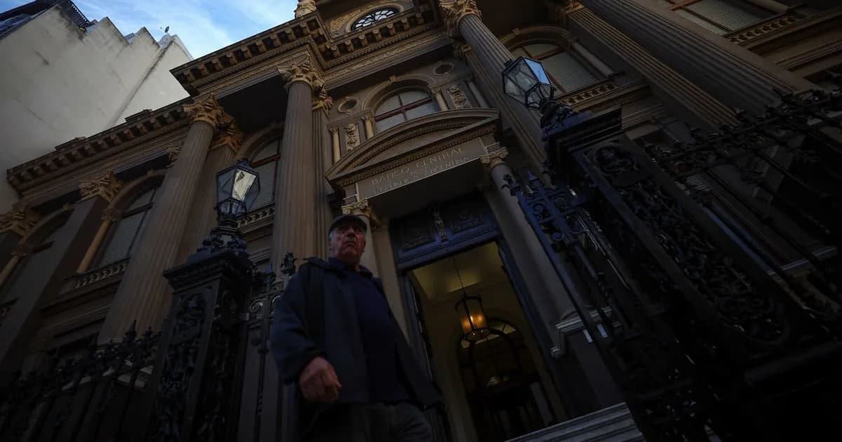 El Banco Central continúa comprando dólares, pero las reservas caen por debajo de los USD 46.000 millones