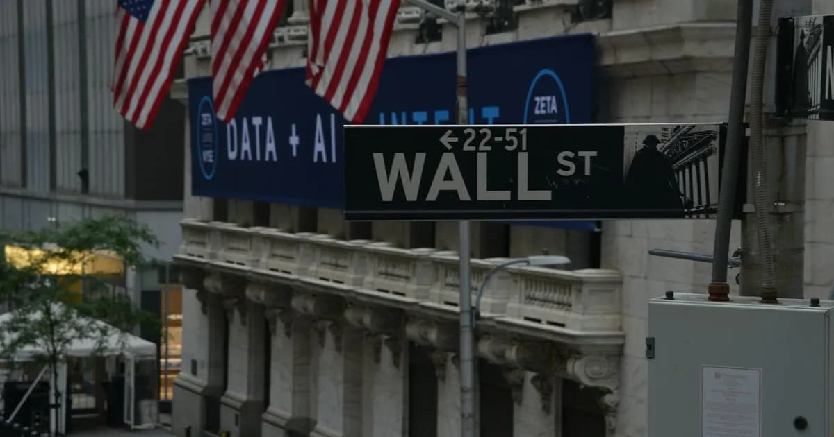 Wall Street en baja: Nasdaq cae casi 1% por inquietud sobre OpenAI y tensiones en Medio Oriente