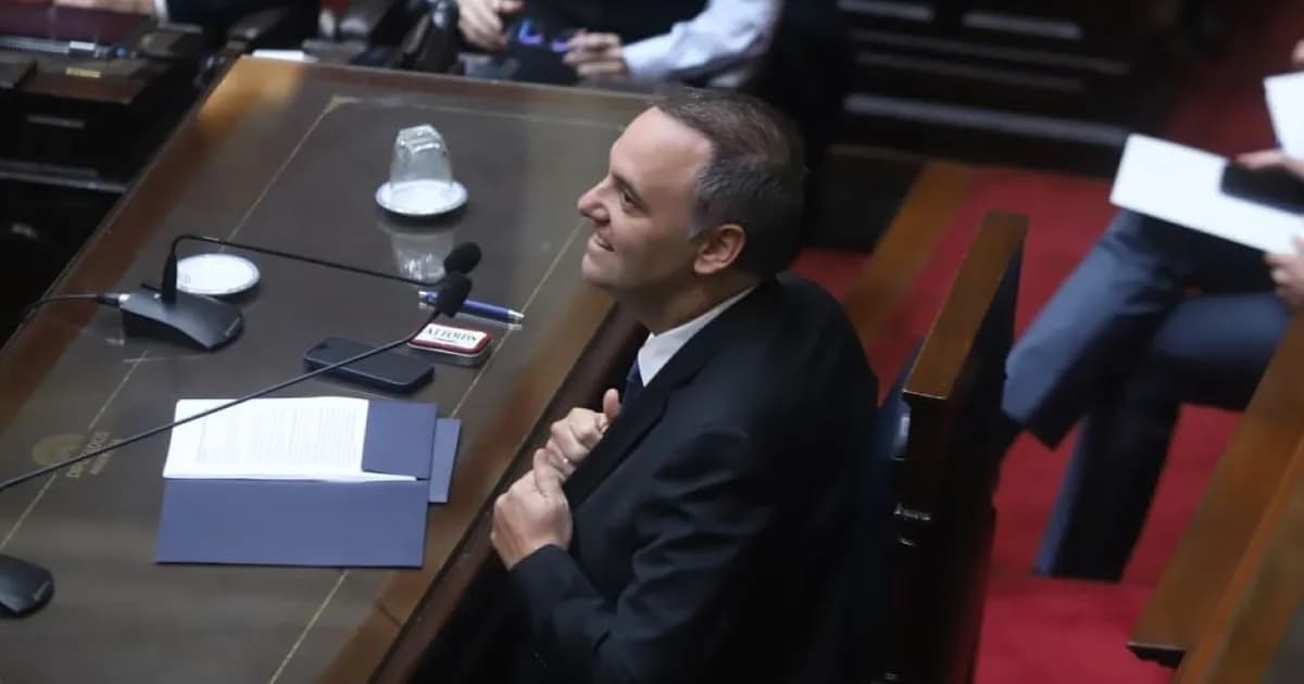 Manuel Adorni defiende su gestión y evita hablar de su situación judicial en el Congreso