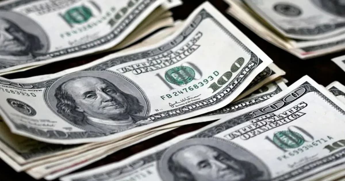 El dólar oficial desciende por segundo día consecutivo y baja de $1.400 en el mercado mayorista