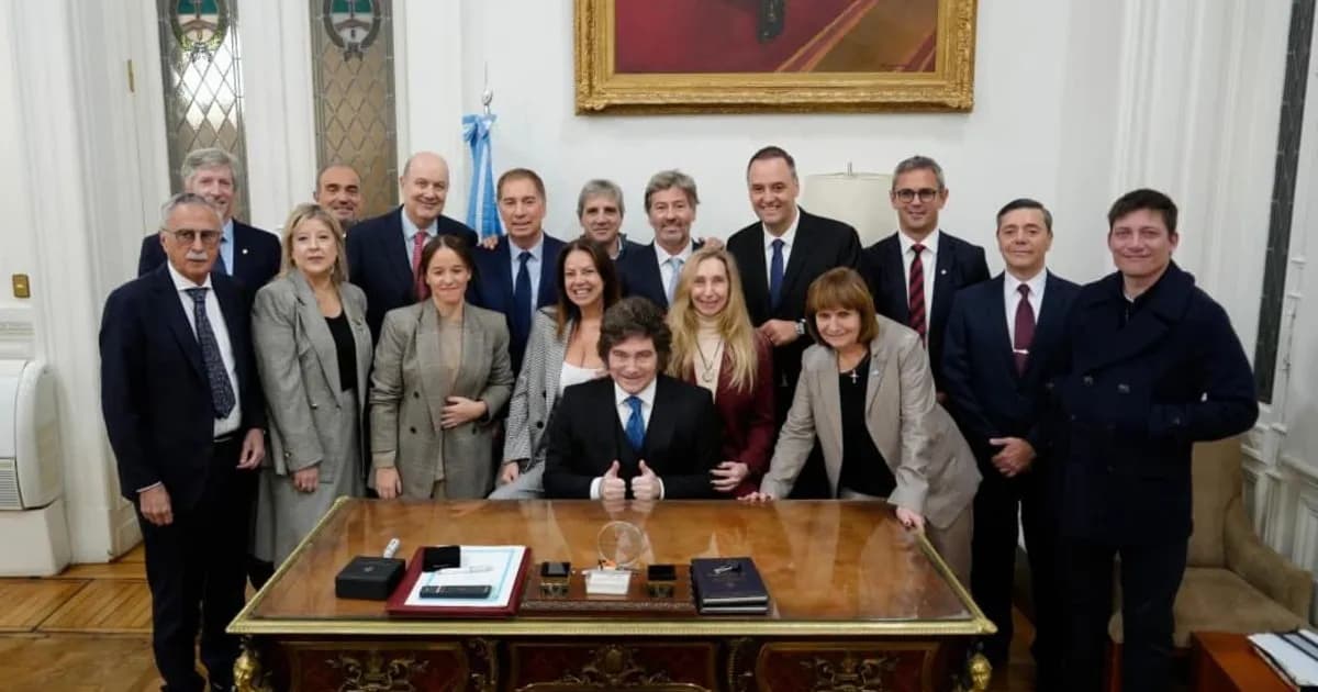Milei y su Gabinete apoyan a Adorni en un tenso encuentro en el Congreso