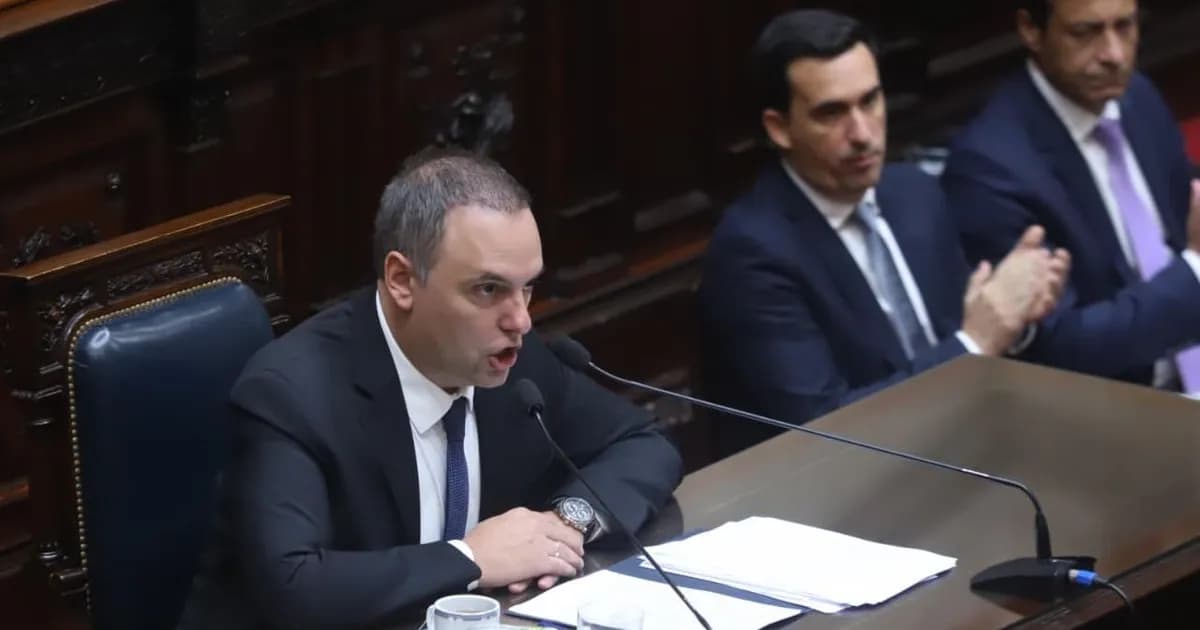 Manuel Adorni se presenta en Diputados: un acto político más que un informe de gestión