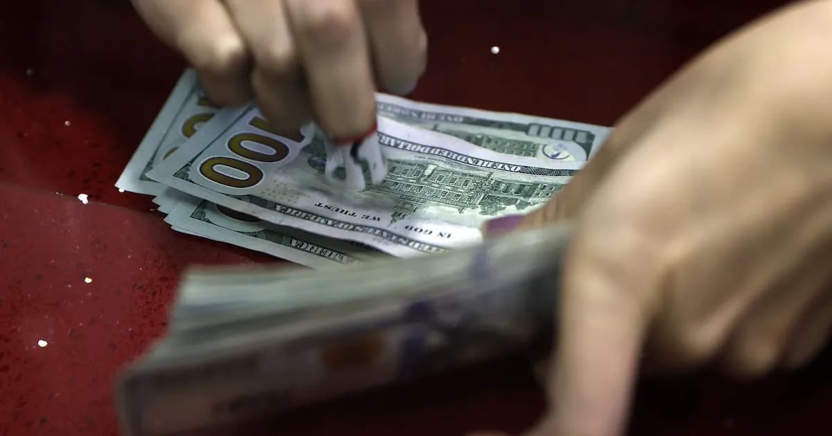 Apertura del Dólar en Brasil: Leve Apreciación y Perspectivas Económicas
