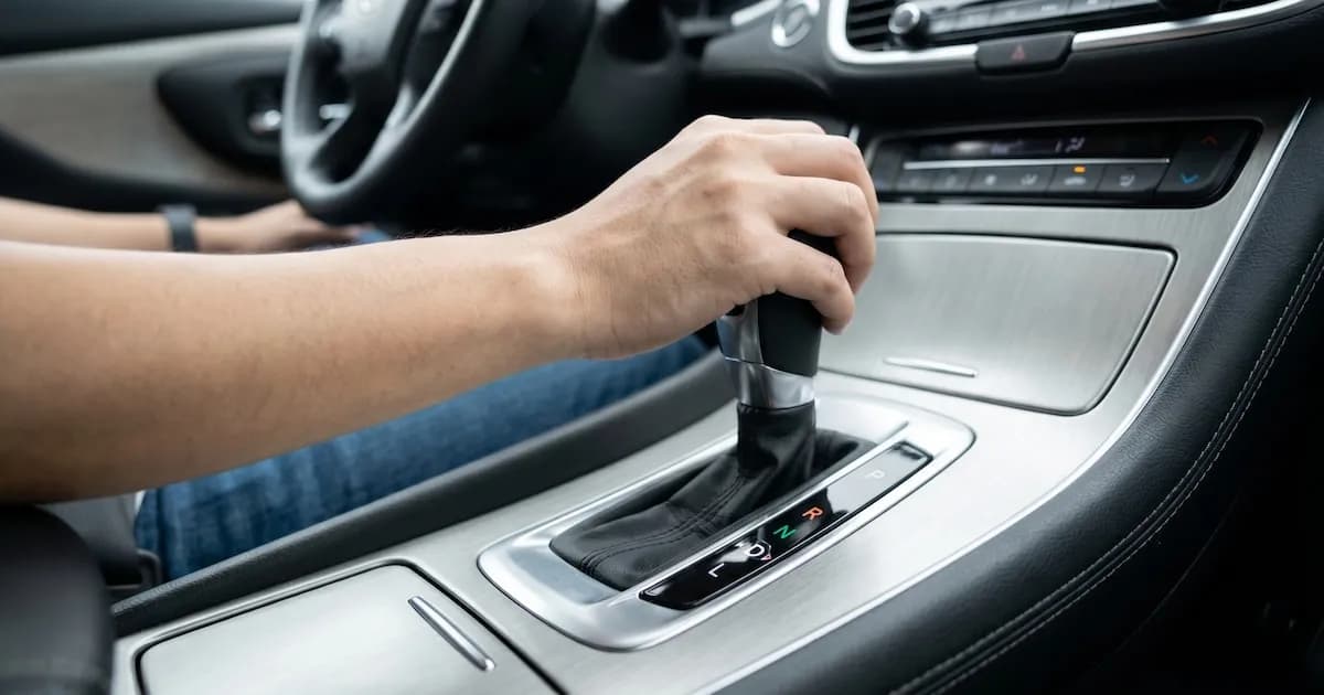 Entendiendo la letra 'D' en autos automáticos: su significado y diferencias con los manuales