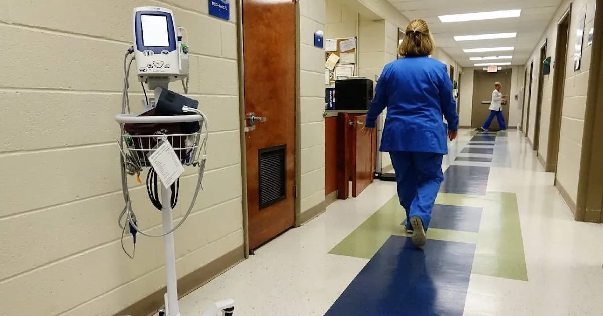 Médicos extranjeros en EE.UU. enfrentan incertidumbre por retraso en visas J-1