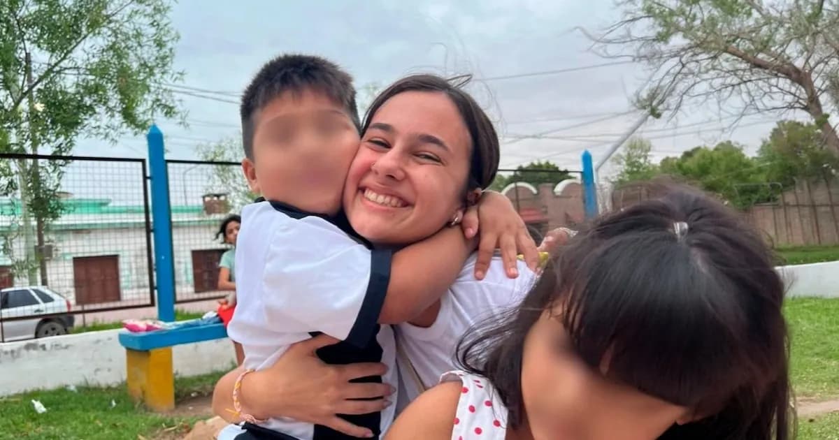 Una joven de 22 años defiende el derecho de los niños a disfrutar su infancia