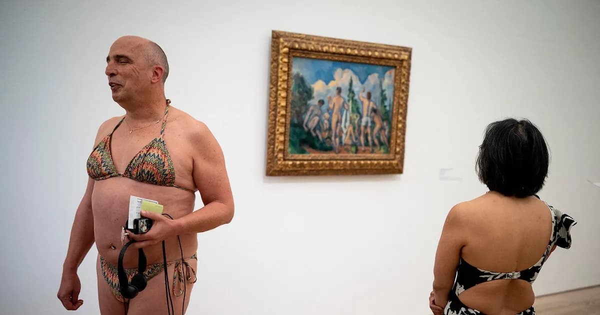 Maurizio Cattelan y un museo suizo sorprenden: una muestra de Cézanne se puede visitar con malla o bikini