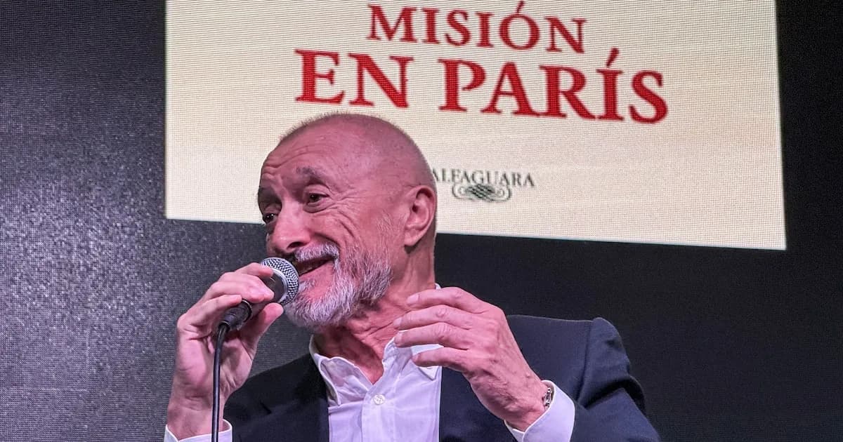 Literatura y reflexiones en la Feria del Libro: Pérez-Reverte y Cristina Pérez cautivan al público
