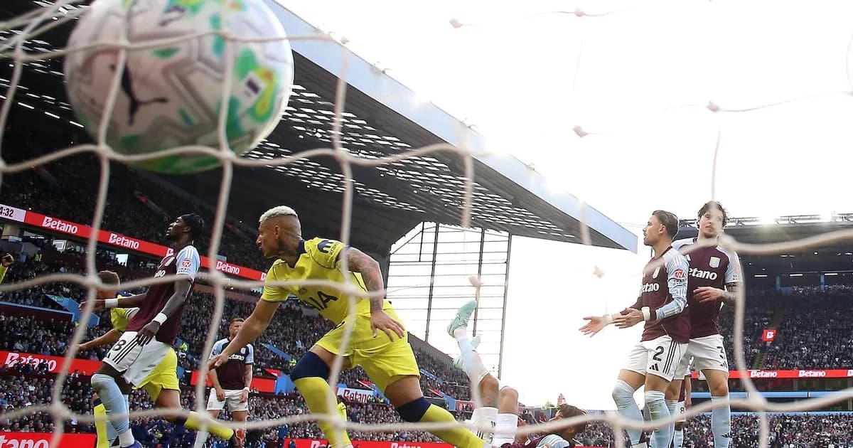 El Tottenham escapa del descenso y el Manchester United derrota al Liverpool