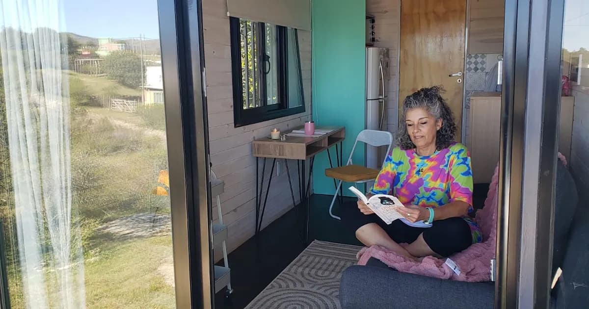 Una jubilada construye su refugio energético en las sierras cordobesas