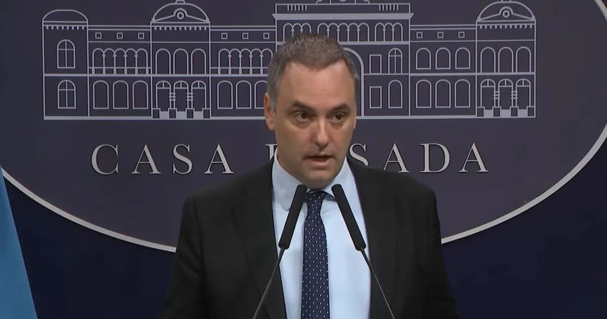 Manuel Adorni se defiende ante acusaciones y reafirma su compromiso con la transparencia
