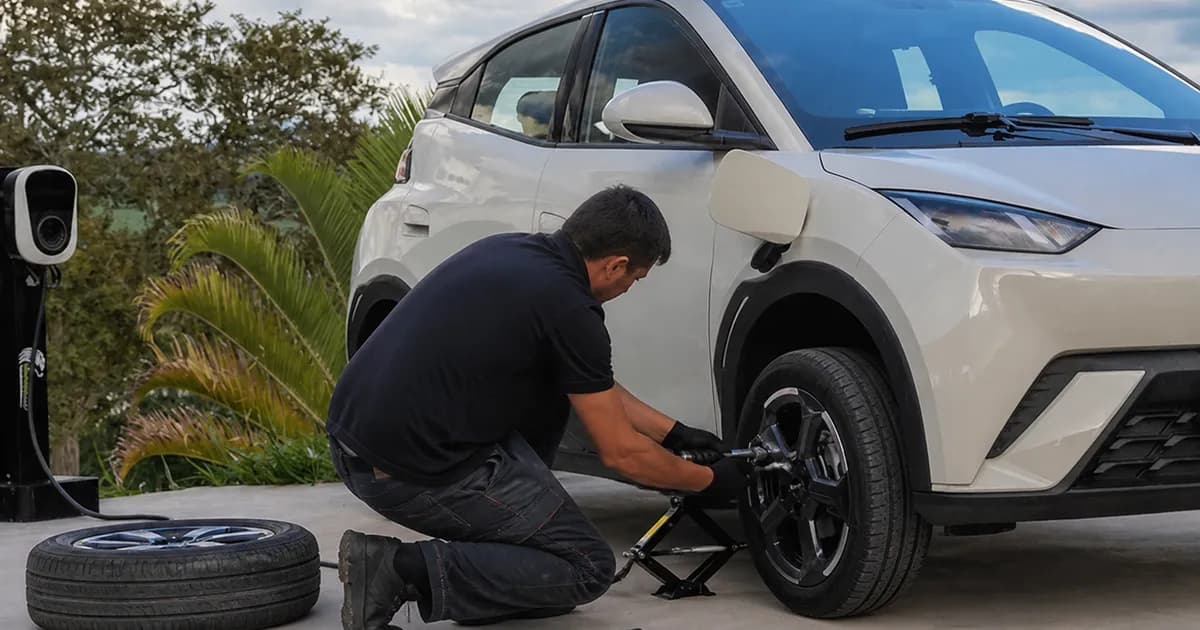 La controversia de los autos eléctricos: ¿kit de reparación o rueda de auxilio?