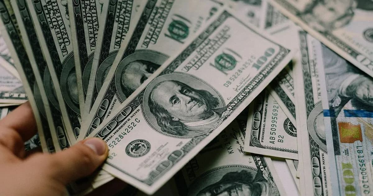 Dólar supera los $1.400 en medio de un contexto de alta oferta de divisas