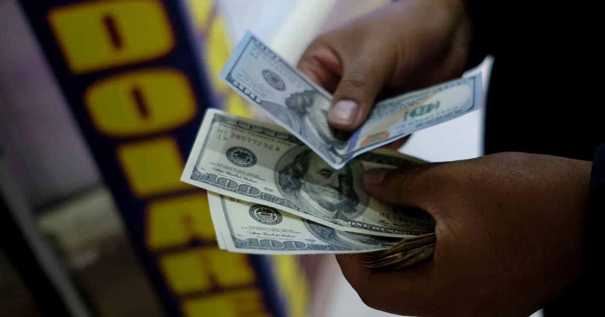 Bolivia reabre el acceso a retiros de hasta 3.000 dólares y remesas