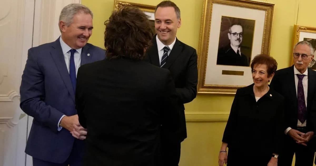 Milei se reúne con Adorni antes de su viaje a Estados Unidos