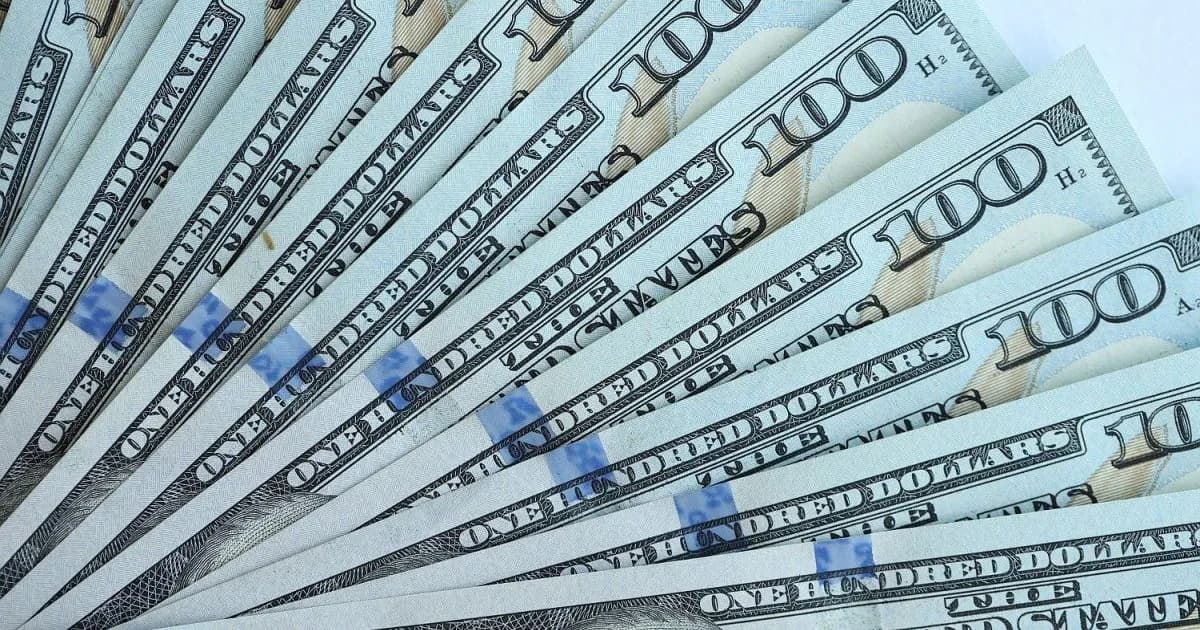 El dólar blue continúa su ascenso y amplía la diferencia con el oficial