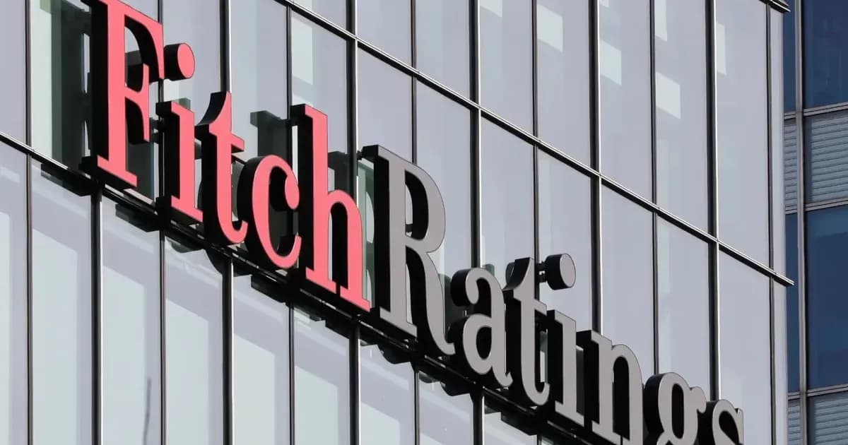 Fitch mejora la calificación de la deuda argentina pero señala riesgos persistentes