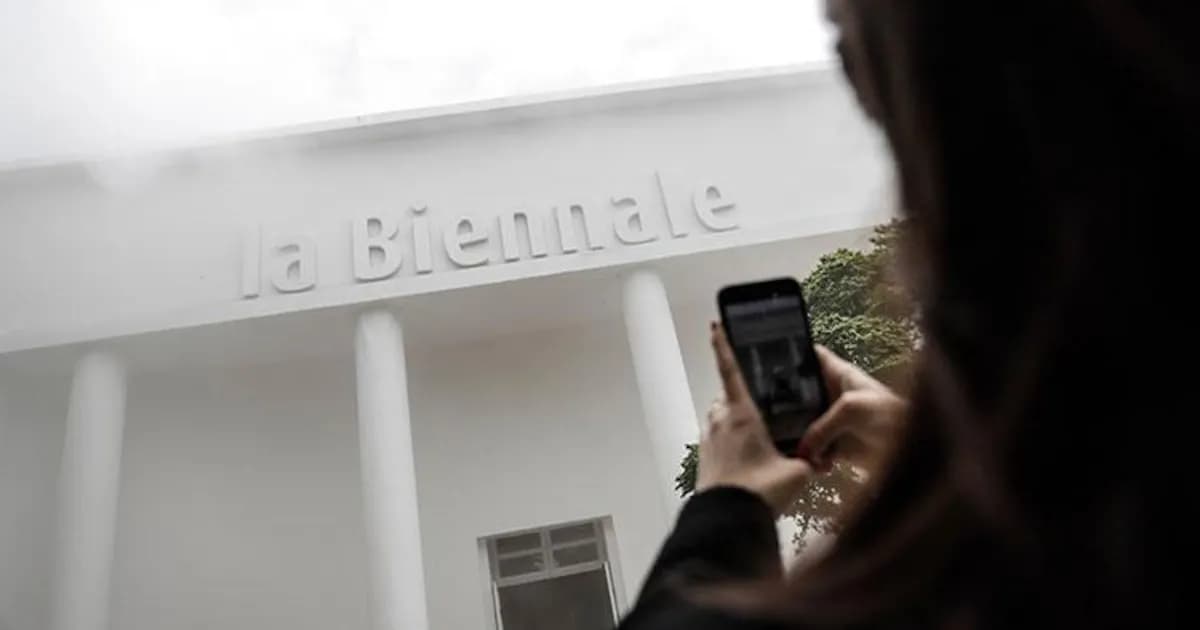La Bienal de Venecia inicia con controversias y un enfoque renovado en el arte contemporáneo