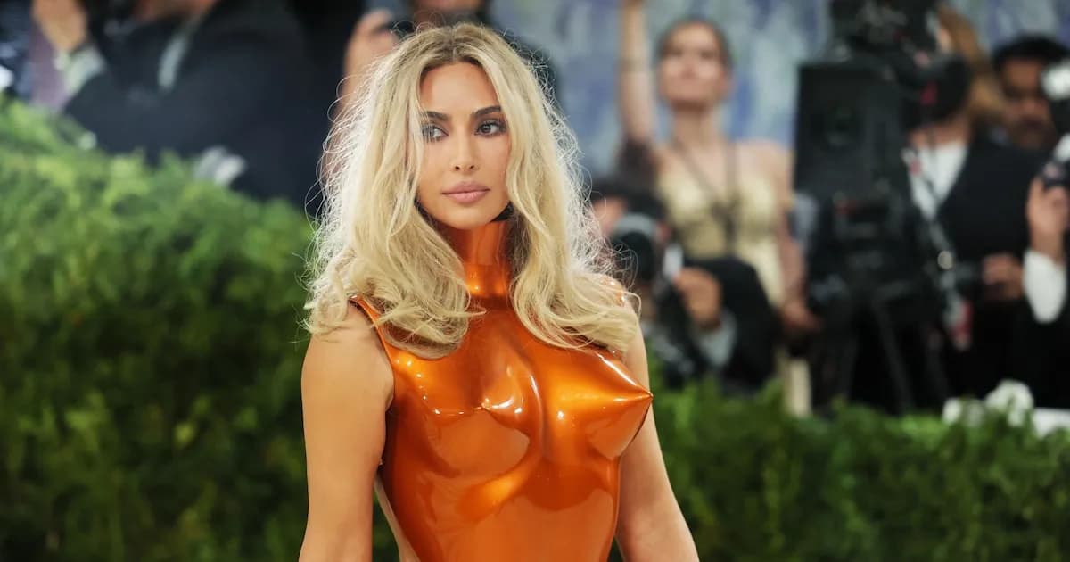 El Impactante Look de Kim Kardashian en la Met Gala 2026 Inspirado en Allen Jones