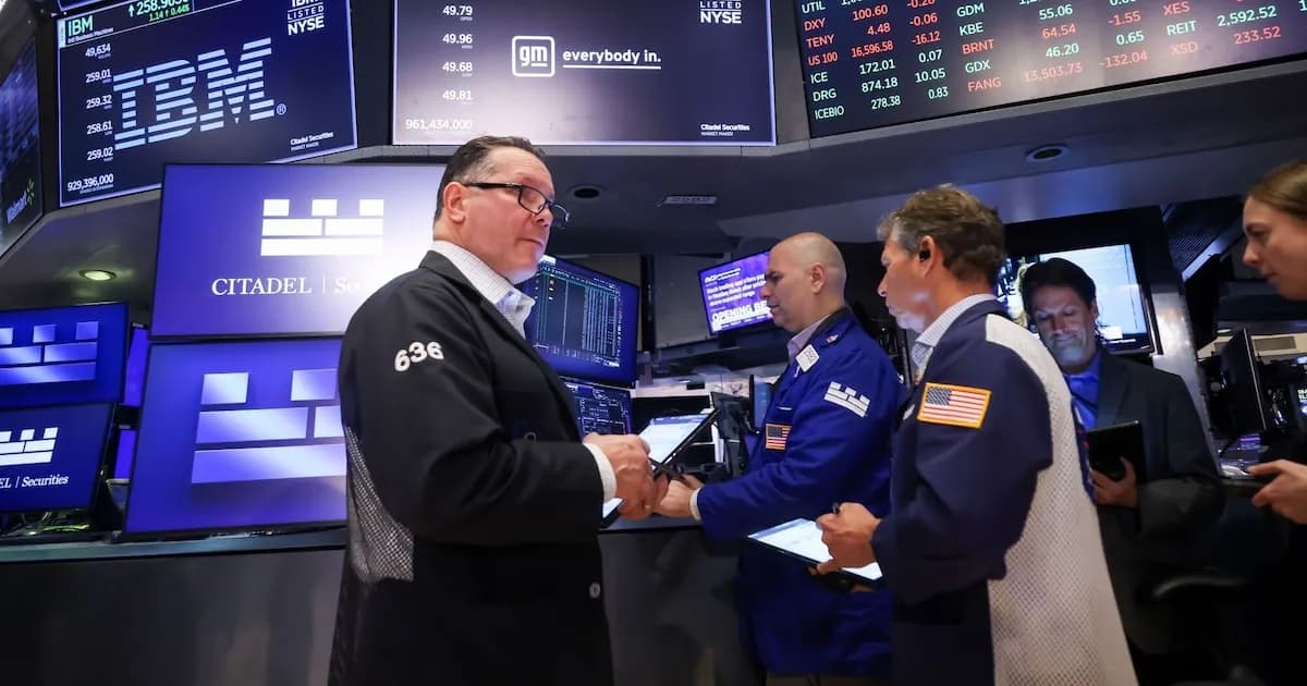 Acciones argentinas se disparan en Wall Street y riesgo país disminuye tras mejora en calificación