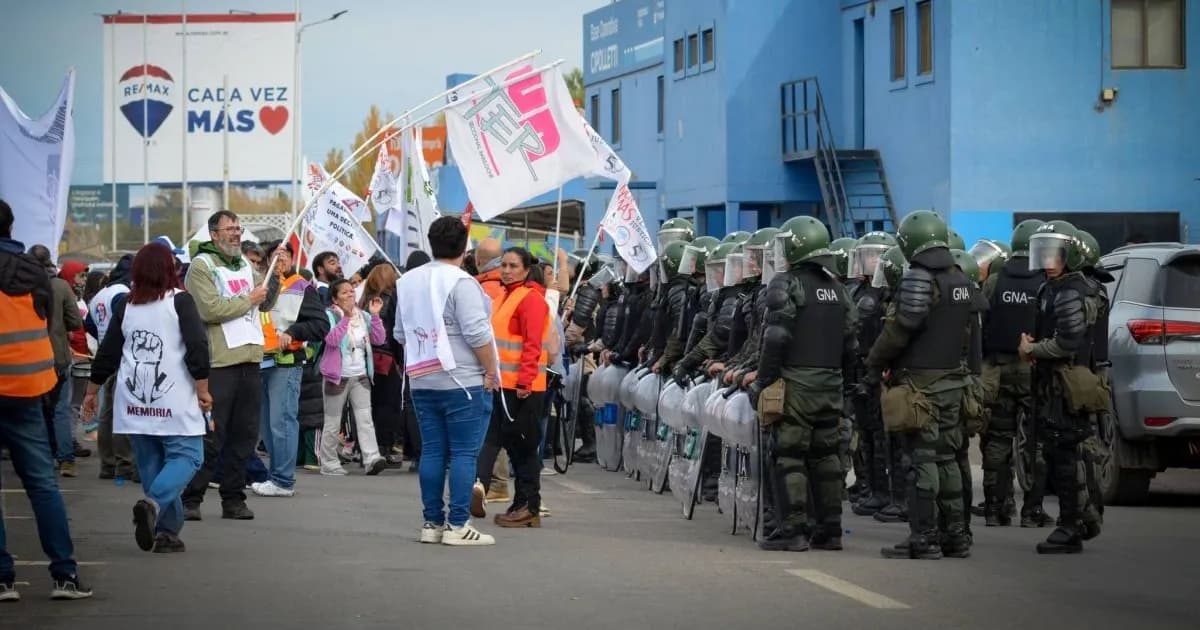 Protestas y paros docentes en la Patagonia: reclamos salariales intensifican la tensión