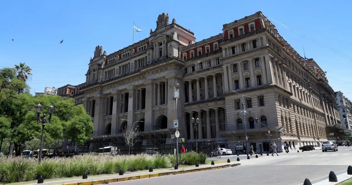 La Corte Suprema exige a Santa Cruz remitir expediente sobre ampliación del Tribunal Superior