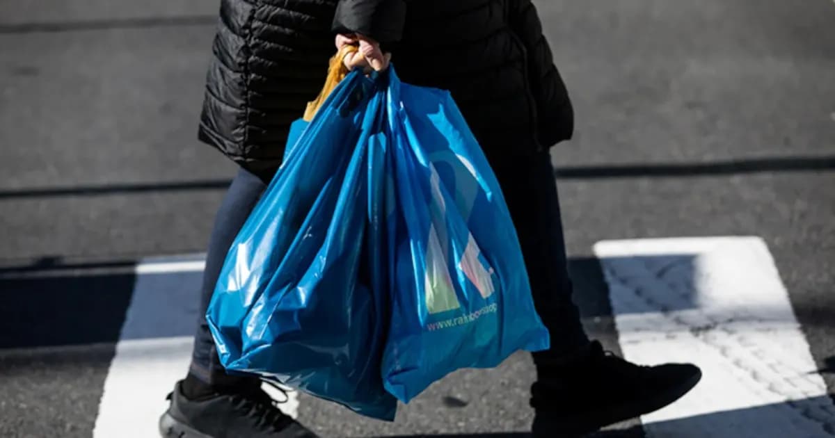 Controversia por la nueva ley de plásticos en California: Impacto en consumidores y empresas