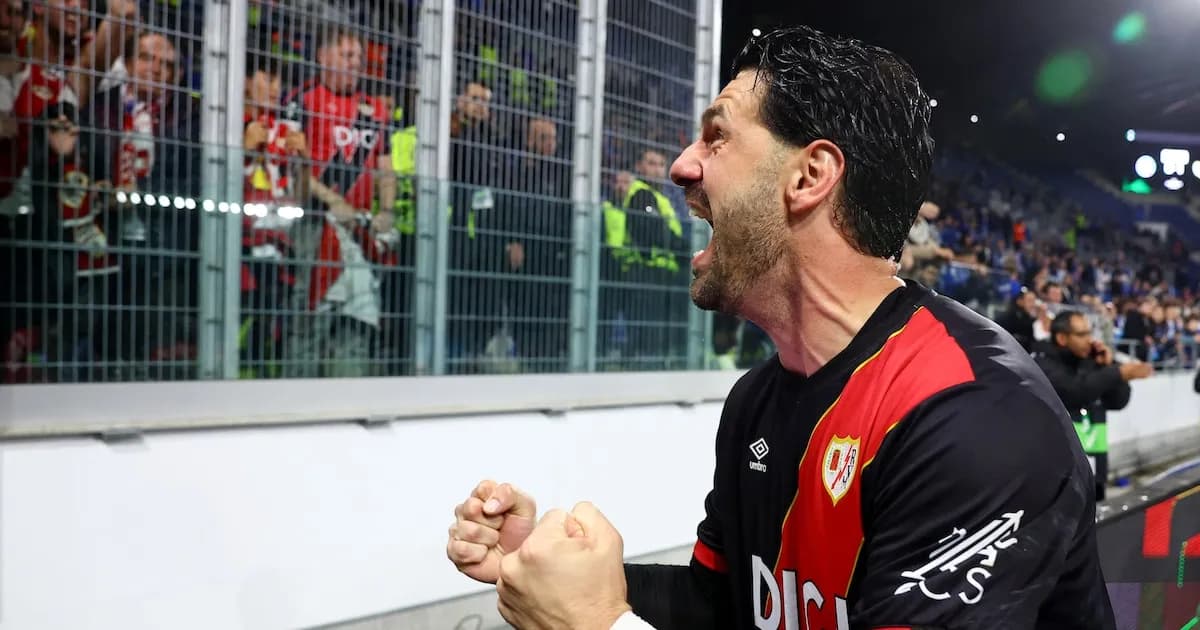 Augusto Batalla brilla al atajar un penal y clasificar al Rayo Vallecano a la final de la Conference League