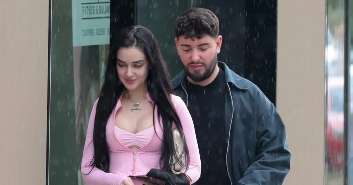 Julia Janeiro brilla como celebrity con un impactante look deportivo rosa