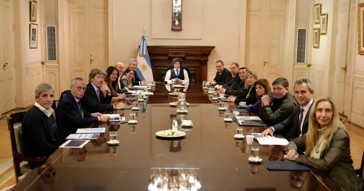 Milei respalda a Adorni en medio de tensiones internas durante reunión de Gabinete