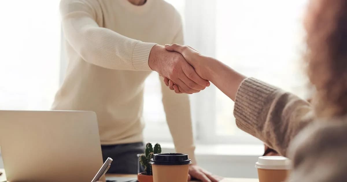 La inteligencia artificial revoluciona las entrevistas laborales y Argentina aún sin regulación