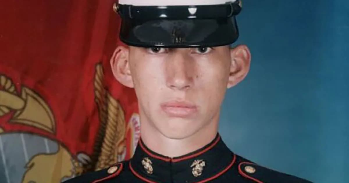De marine a estrella: la sorprendente historia del actor que cambió su vida tras el 11-S