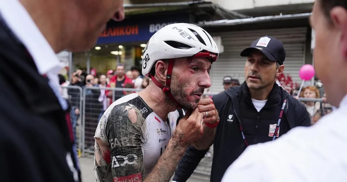 Adam Yates se retira del Giro de Italia tras sufrir síntomas de conmoción