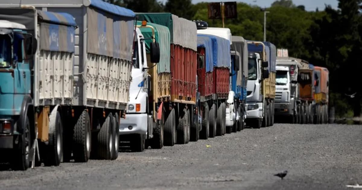 Récord de Agroexportación: 850.000 camiones en Rosario recorren distancias asombrosas