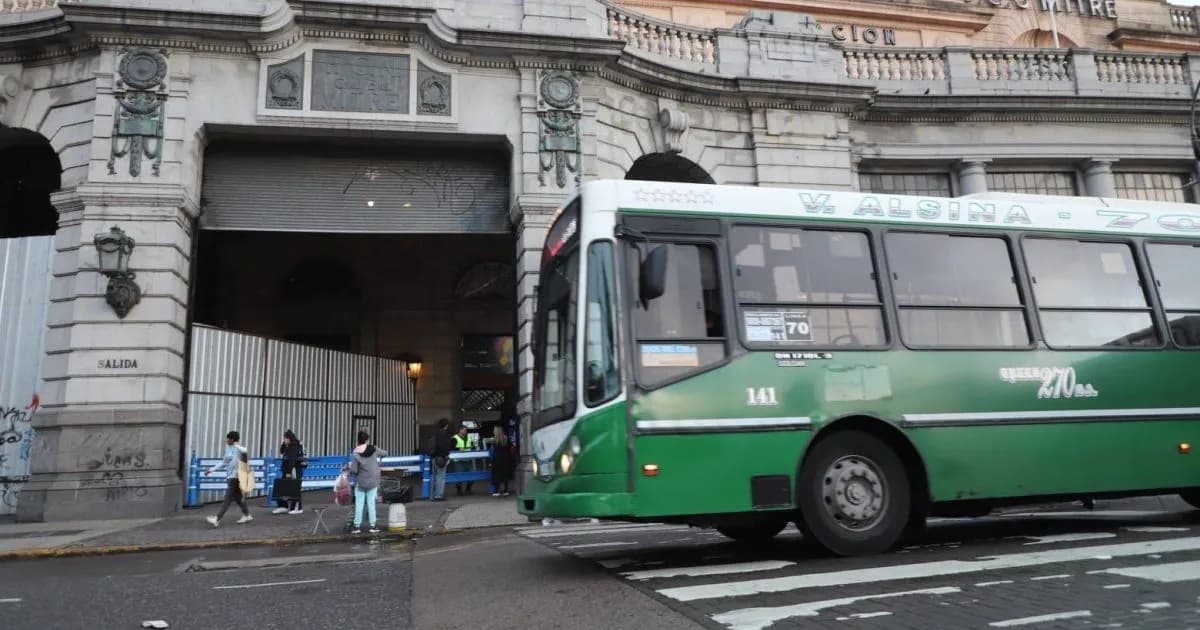 El Gobierno anuncia aumentos en tarifas de colectivos y trenes desde el lunes