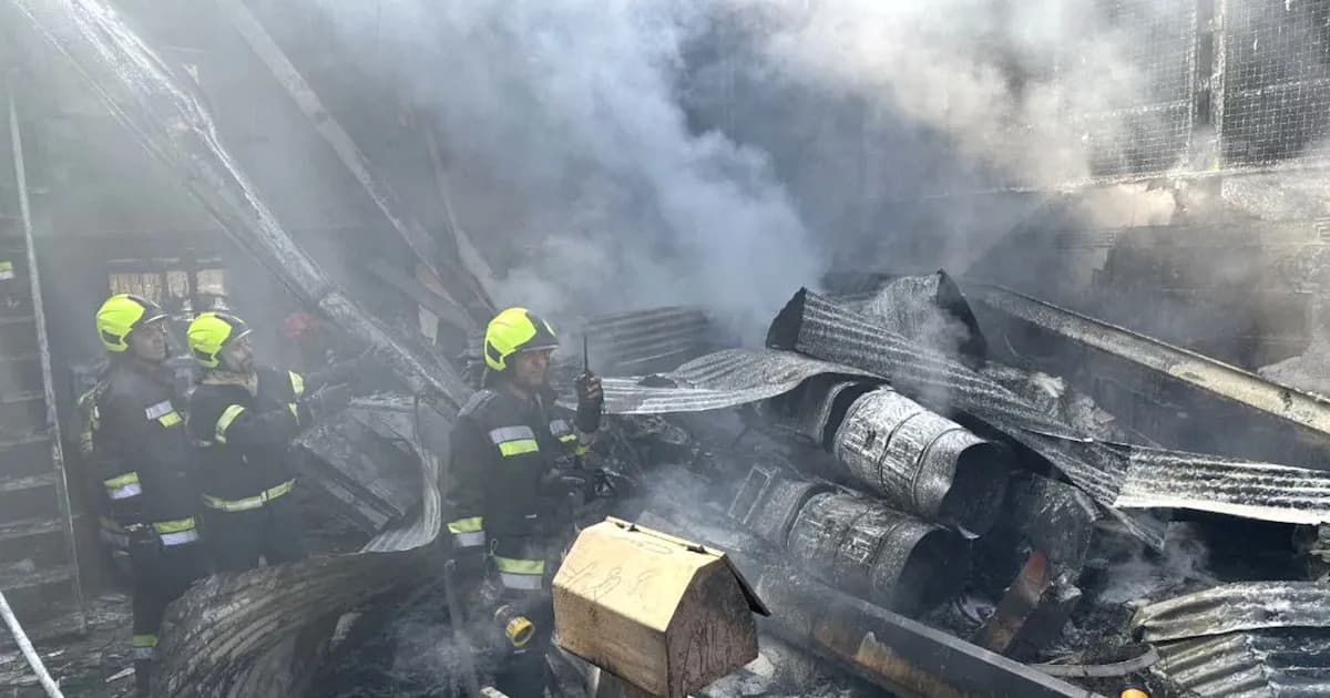 Tragedia en Irán: helicóptero militar se estrella en mercado y deja cuatro muertos