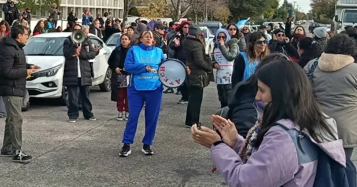Gremios docentes se unen a la protesta universitaria en medio de tensiones salariales