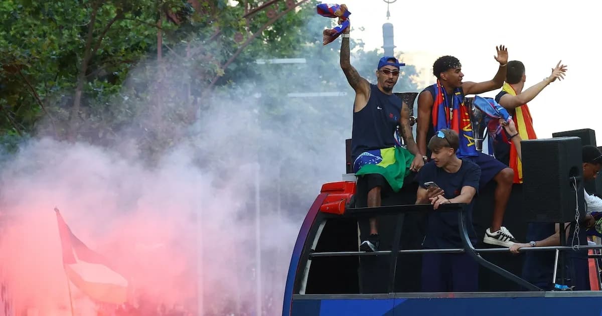 Barcelona celebra su título en La Liga con Messi presente en el corazón de la fiesta