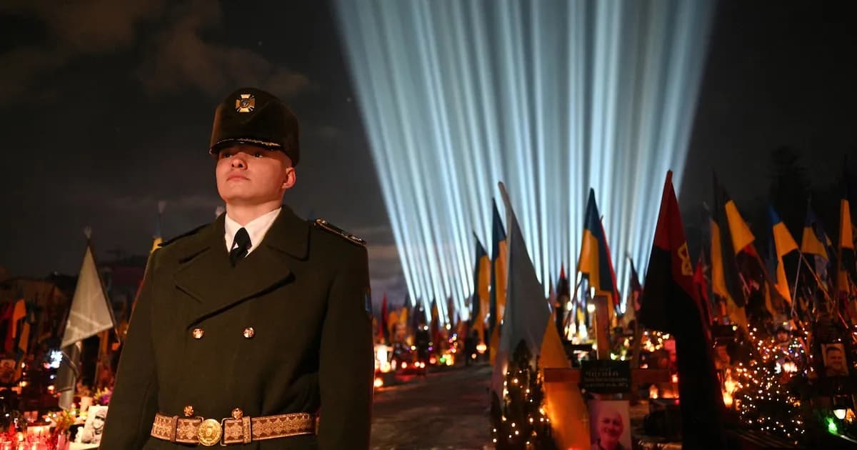 Ucrania recuerda el cuarto aniversario de la invasión rusa en medio de una crisis prolongada