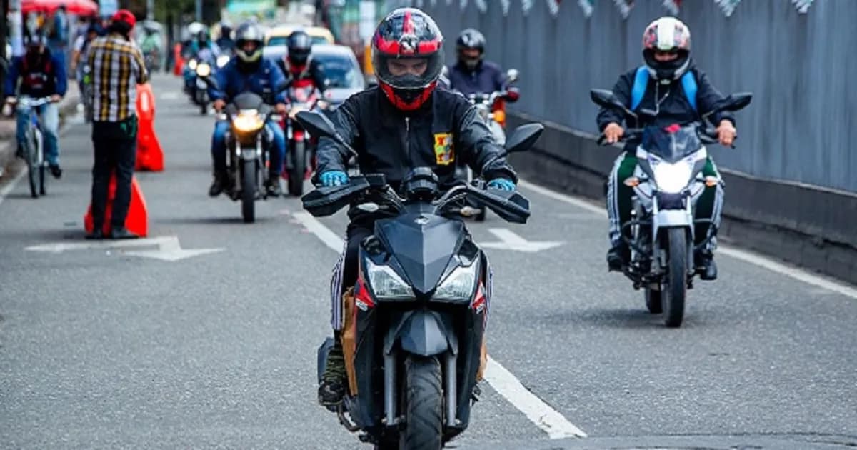 Multas de hasta $740.000 para motociclistas por falta de espejos retrovisores