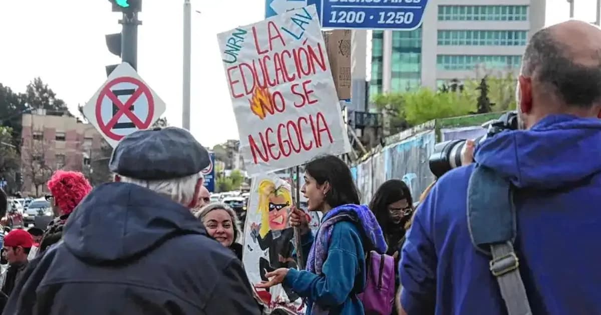 Masiva Marcha Federal Universitaria en todo el país exige cumplimiento de financiamiento
