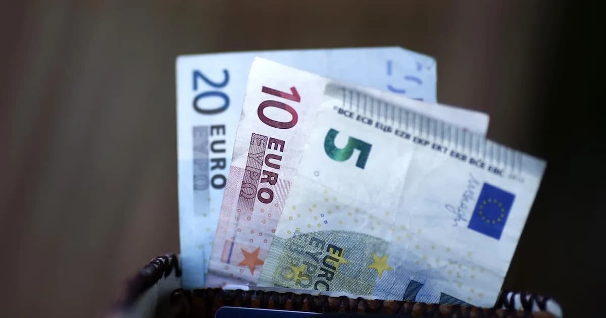 Caixabank lidera el patrimonio gestionado en abril, seguido por Santander y BBVA