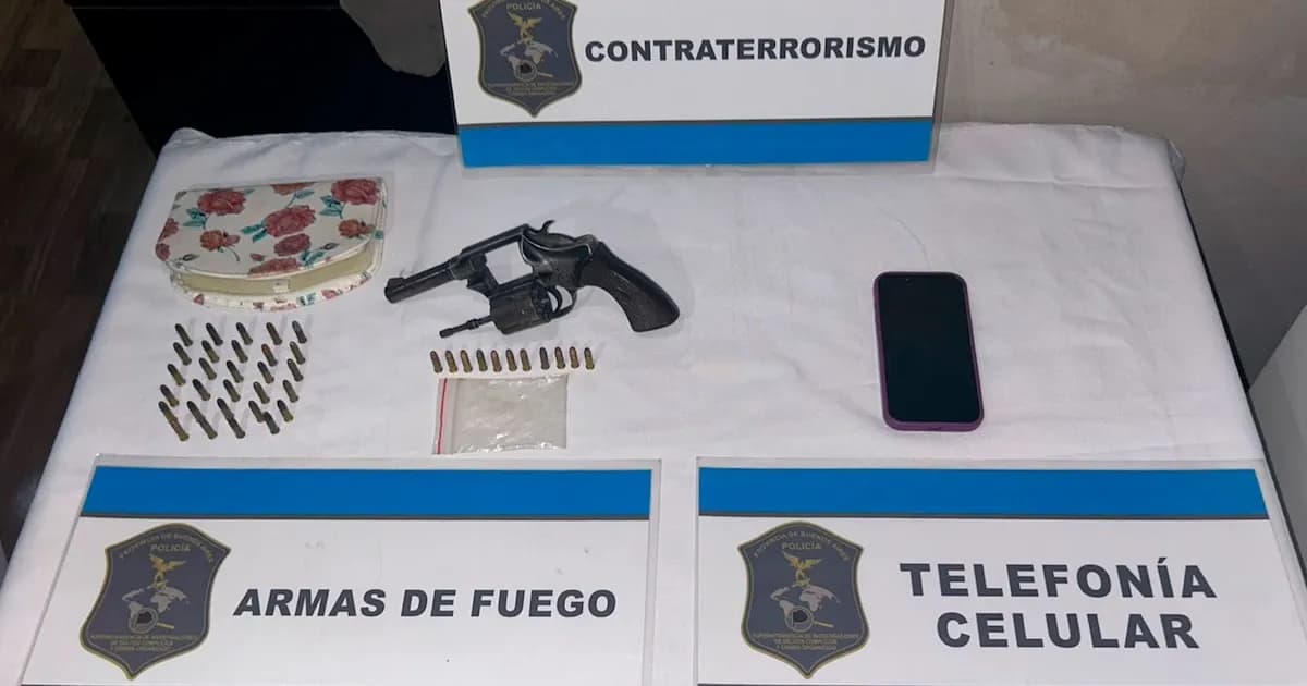 Allanamientos en José C. Paz por amenazas escolares: incautan un revólver y celulares