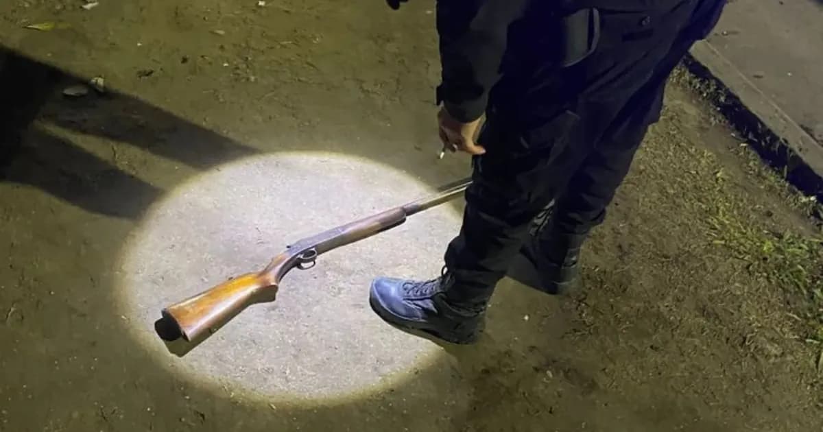 Escopeta cargada encontrada en La Plata tras fuga de delincuentes en motocicleta