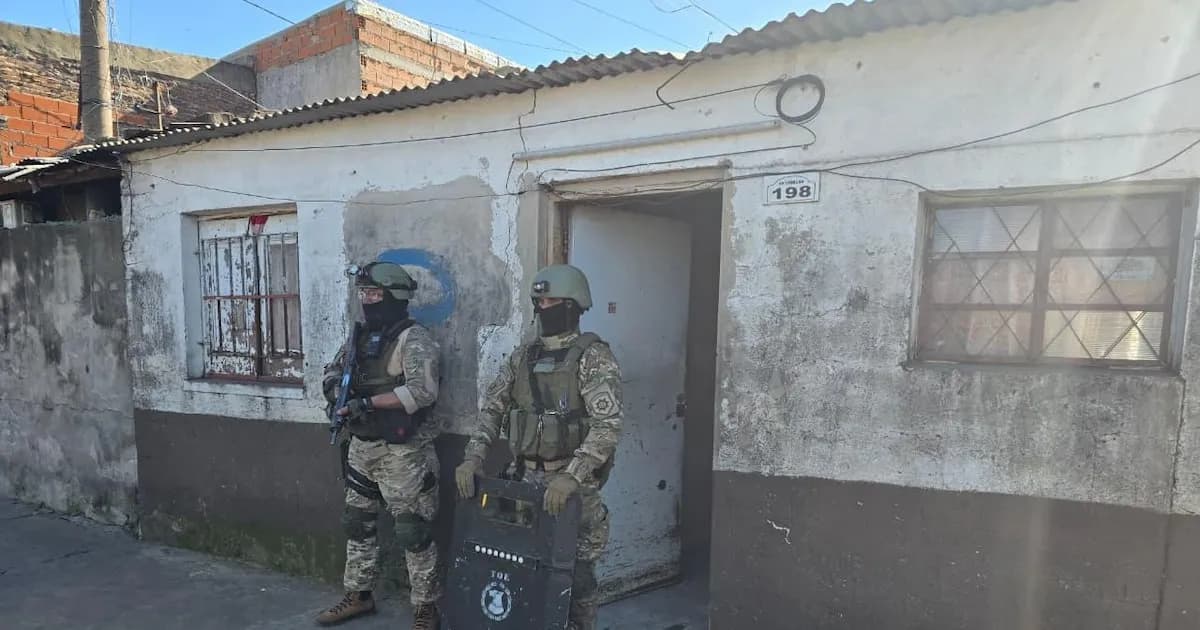 Descubren arsenal en Roldán: cinco detenidos por narcotráfico y lavado de activos en Rosario