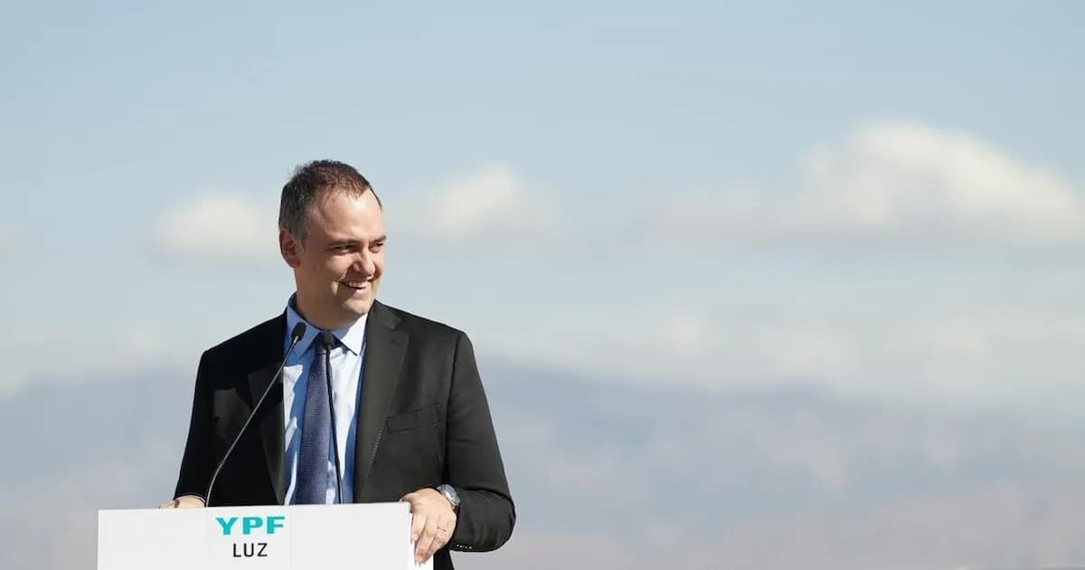 Manuel Adorni enfrenta desafíos críticos en medio de tensiones políticas y judiciales