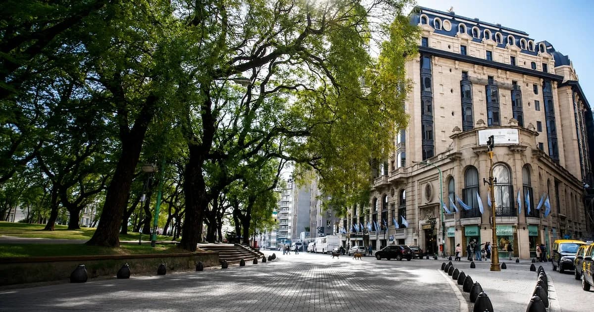 Descubrimiento de un mural de oro en el Hotel Plaza de Buenos Aires sorprende al mundo cultural
